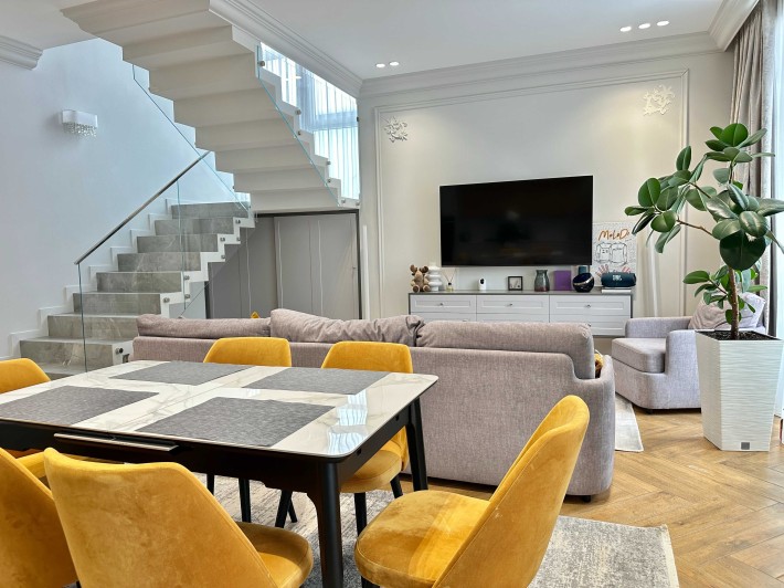 Продаж будинку з ремонтом, центральні комунікації, мін. оформлення - фото 1