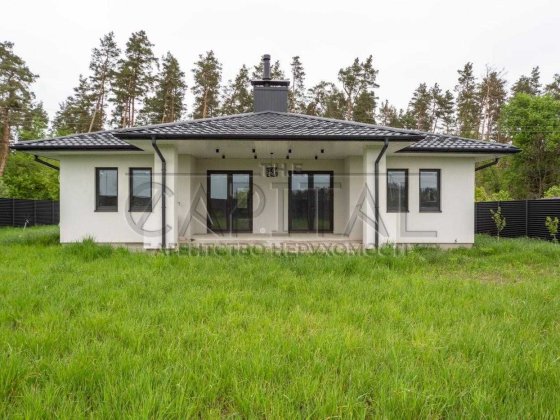 Пропонується до продажу сучасний будинок, побудований для себе з якісних матеріалів преміум-класу. Буча