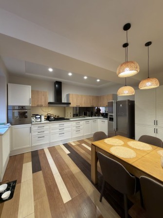 Продаж таунхаус, центр, 160 кв м - фото 1