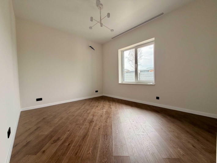 Будинок з сучасним ремонтом - фото 1