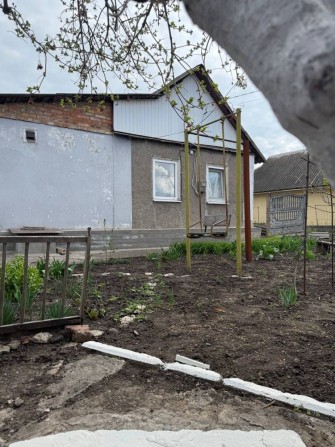 Бажаново, вул.Комишанська продаж готового для заселення будинку, все залишається, новий паркан з вор - фото 1