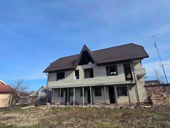 Продаж недобудованого будинку (коробка) 100 кв.м. Луцьк