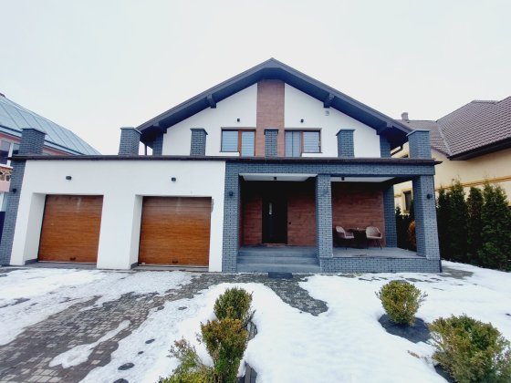 Продаж двоповерхового будинку. Луцьк