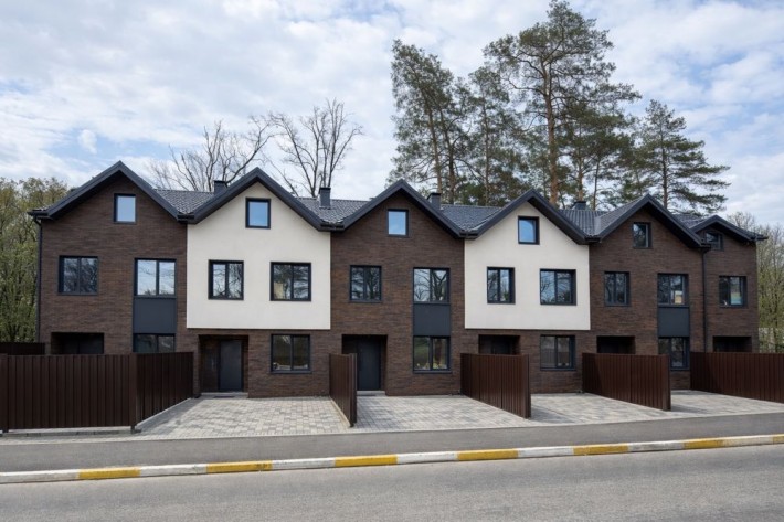 Таунхаус 91 м² + мансарда 40 м² в центрі Ірпеня, всі комунікації - фото 1