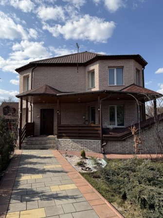 Дом с ремонтом  210 м2, 8 соток. Минимальное оформление 2% - фото 1