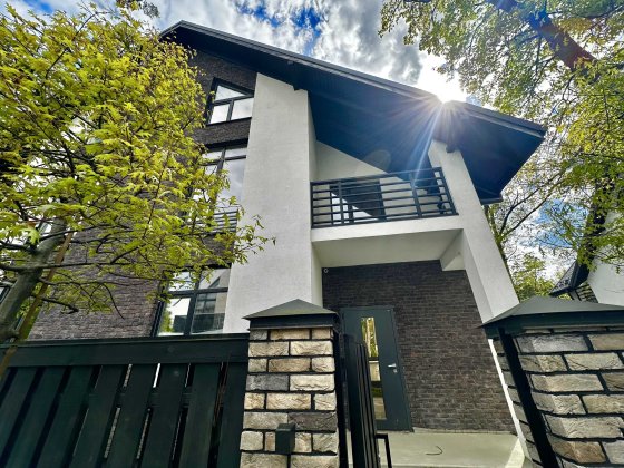 Величезний нереально красивий дуплекс 200 м² з облаштованим 3 поверхом, центральними комунікаціями т Буча
