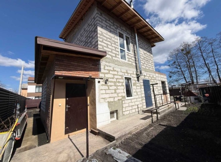 При вʼїзді в Ірпінь будинок з початковим ремонтом та модульним будиночком, з двама підвалами без % - фото 1