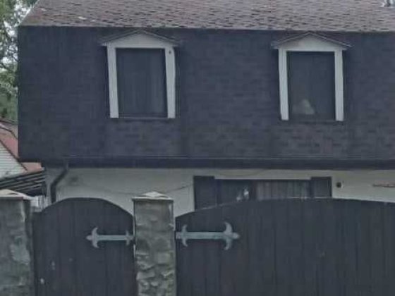 Продаж будинку ( 1/2 частина дуплексу) зі своєю окремою територією. Ирпень