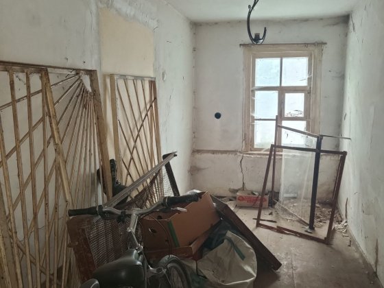 Продам частку в двокімнатній квартирі в районі ринку з АО, район центрального ринку Полтава