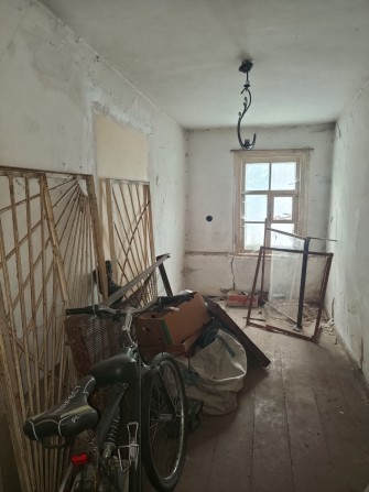 Продам частку в двокімнатній квартирі в районі ринку з АО, район центрального ринку - фото 1