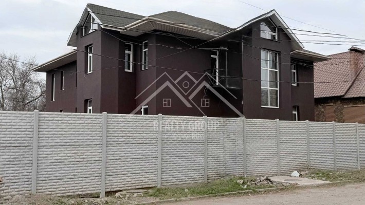 Продаж будинку під бізнес на Дзержинці (вул. Книжна) - фото 1