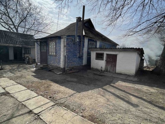 Продам будинок з просторим двором. Полтава