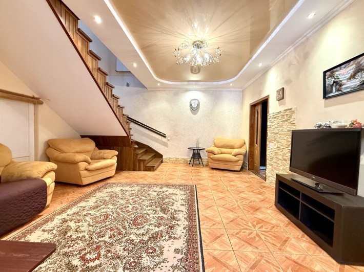 Будинок «заходь та живи» Центральний Парк з гаражем - фото 1