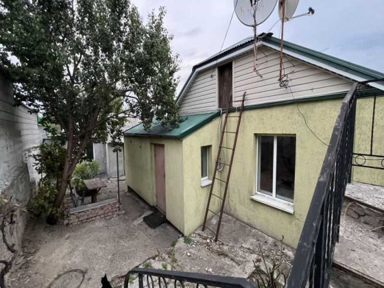 Продаж частини будинку. Окремий двір. 60 м2. 10 соток. Центр. №2541 Полтава