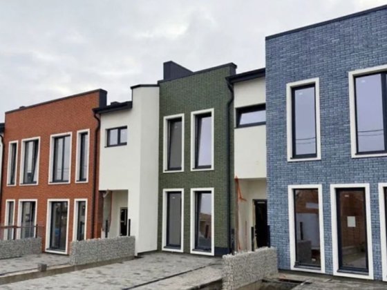 Котедж 105м2, 2.2 сот землі, в центрі Щасливого, міські комуніікації‼️ Ровно