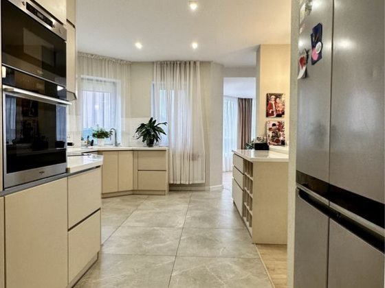 Будинок з сучасним ремонтом та великою земельною ділянкою в Ірпені Ірпінь