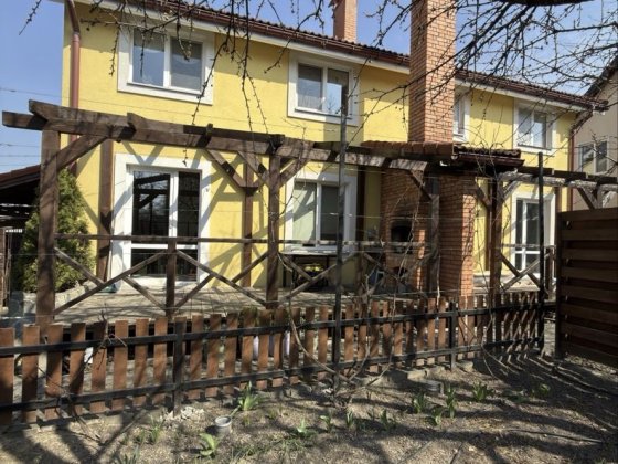 Дуплекс з гарним ремонтом 125 кв.м  на 3 сотках, бомбосховище Буча Буча