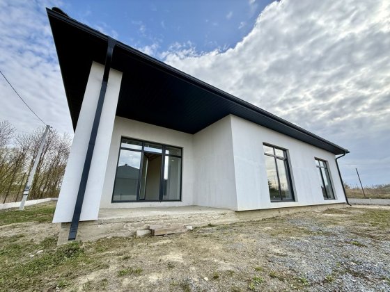 Продам 3-кімнатний будинок , ділянка 12сот , площа 137м2. Ровно