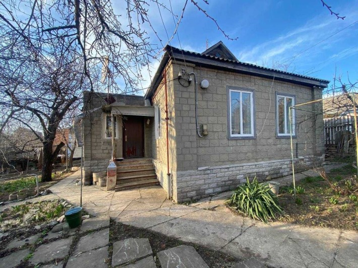 Продається затишний цегляний будинок з флігелем та зручностями в місті - фото 1