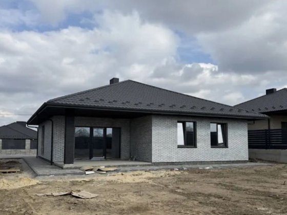 Продаж хорошого 3к будинку у класній локації на околиці міста Рівне