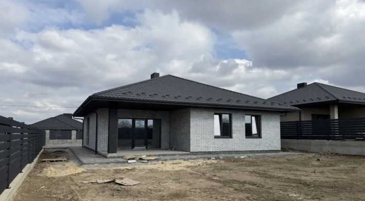 Продаж хорошого 3к будинку у класній локації на околиці міста - фото 1
