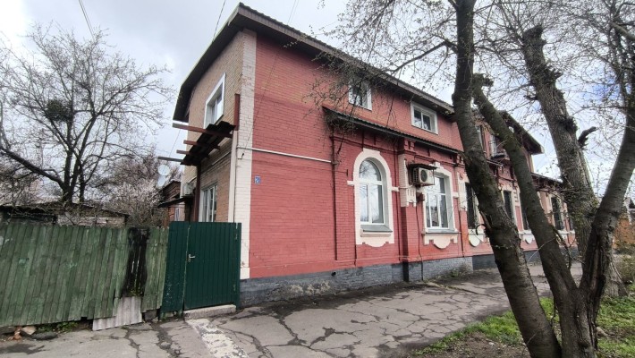 Продам часть дома в центре - фото 1