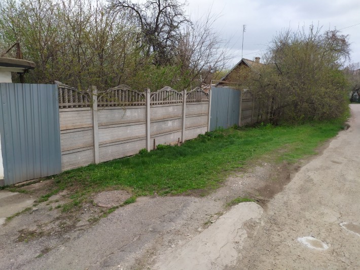 Продам дом, около 22 соток земли + 4 за забором . Район ш. Родина. - фото 1