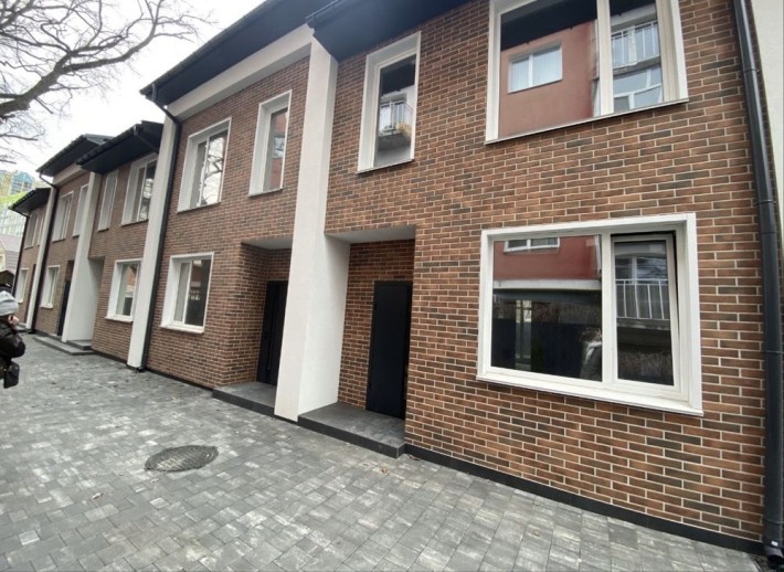 Продам Таунхаус в цетрі Ірпеня - фото 1