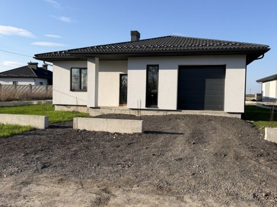Продам сучасний будинок з гаражем Ровно