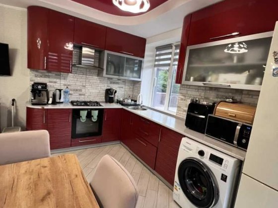 Окремий будинок біля Дендропарку | 7 соток | басейн | альтанка Полтава