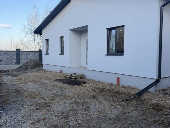 Продам будинок , масив Криниченька поряд зоопарку Ровно