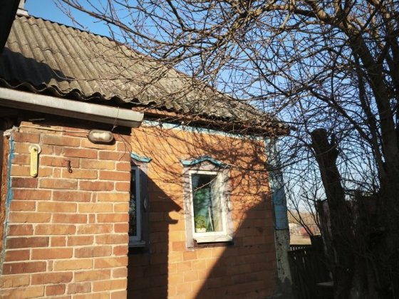 Продаж будинку в предмісті. Суми