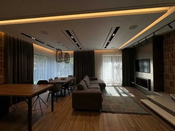 Будинок з ДИЗАЙНЕРСЬКИМ ремонтом 217 м² | ГАЗ  | тераса 64 м² | техніка-провідних світових брендів | Ірпінь