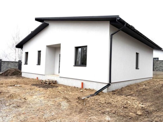 Будинок в районі Зоопарку з парканом та великою ділянкою Ровно