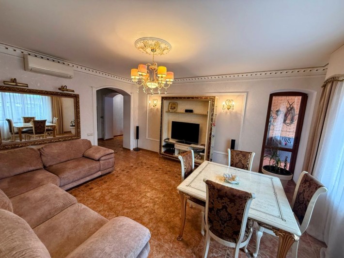 Продам будинок на Подолі + підвал/ укриття+ гараж - фото 1