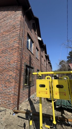 Кутовий ТАУНХАУС в 5хв від Центру, готовий до ремонту. З Газом - фото 1