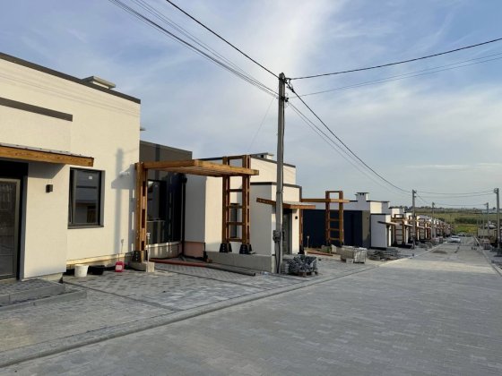 Продам котедж від забудовника із всіма міськими комунікаціями! Ровно