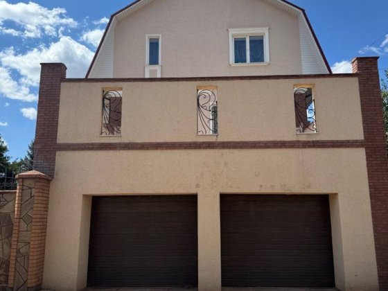 Продаж Триповерховий будинок з критим  БАСЕЙНОМ, екологічно чистий Покровський район Назовні це ваша Кривой Рог