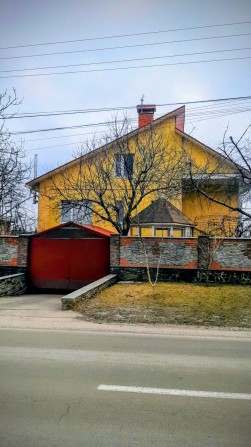 Продаж Будинок в центрі на Церковному полі асфальтований підїзд. - фото 1