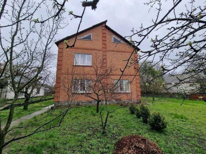 Продам двоповерховий цегляний будинок - фото 1