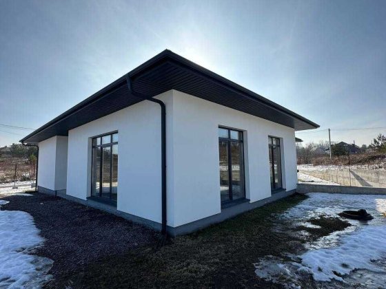 Продається сучасний котедж виконаний з якісних матеріалів. Ровно