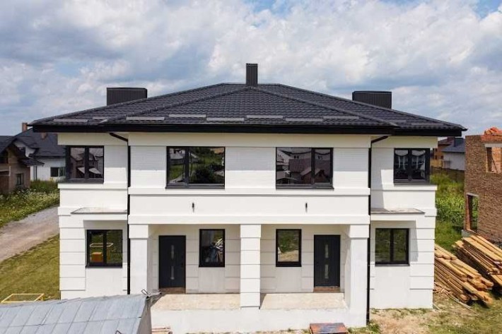 Продам просторий будинок площею 133кв.м. та окремим гаражем. - фото 1