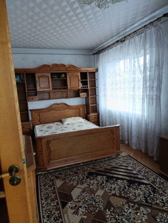 Продам будинок 3 поверховий цегляний поблизу центру - фото 1