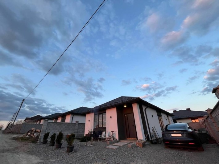 Будинок з ремонтом в районі Житинського кільця - фото 1