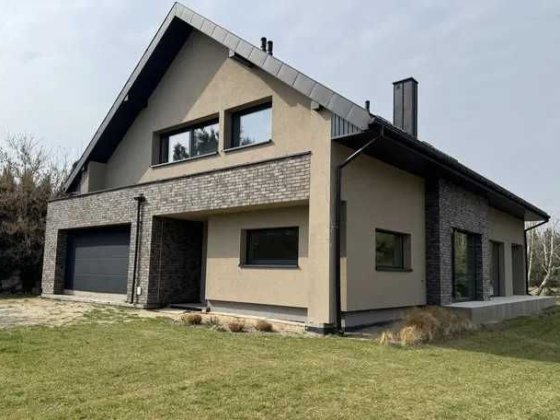 Продам двоповерховий будинок Чернівці