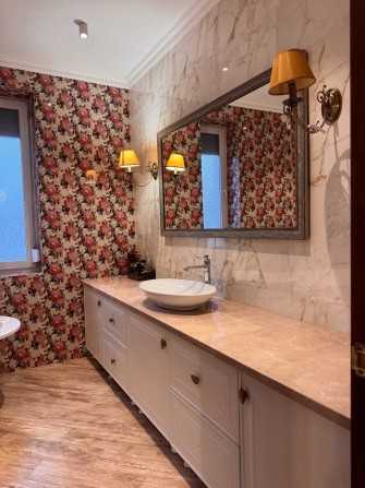 Продаж Будинку з ремонтом, гараж + міські комунікації - фото 1