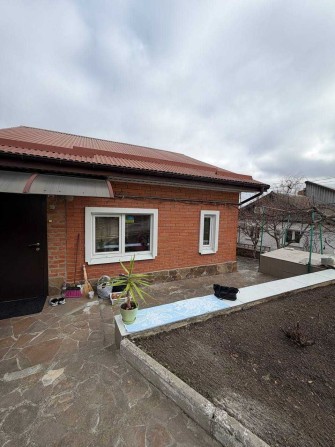 Продаж будинку,  поруч з центром — 10 соток, господарські споруди! 23320 - фото 1