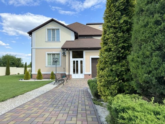 Двоповерховий будинок біля лісу. 25 соток. Ремонт Полтава