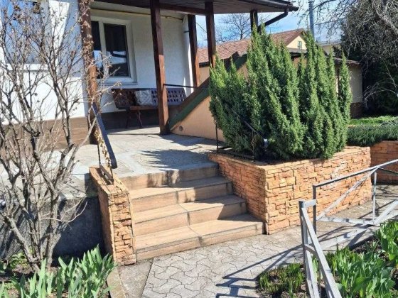 Продаж будинку, 12 соток, 2 окремих входи, тихий центр Черкассы