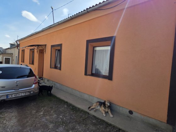 Продається пів особняка Чернівці